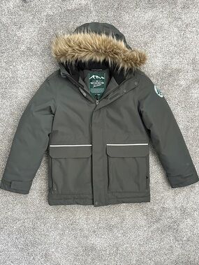 Woods Youth Winter Parka Jacket Sz Medium Faux Fur Hood Real Down Fill Canada